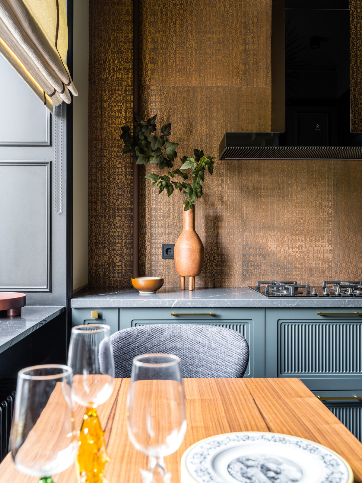 Сталинка на Университетском проспекте, 75 кВ.м.