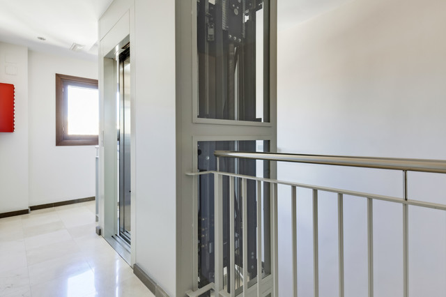 Ascensor contemporary-staircase