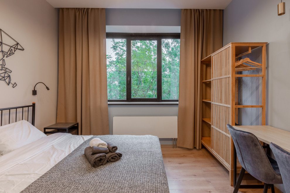 Студия для аренды с пятнистой плиткой