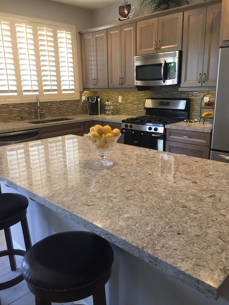 Example of a transitional kitchen design in Phoenix