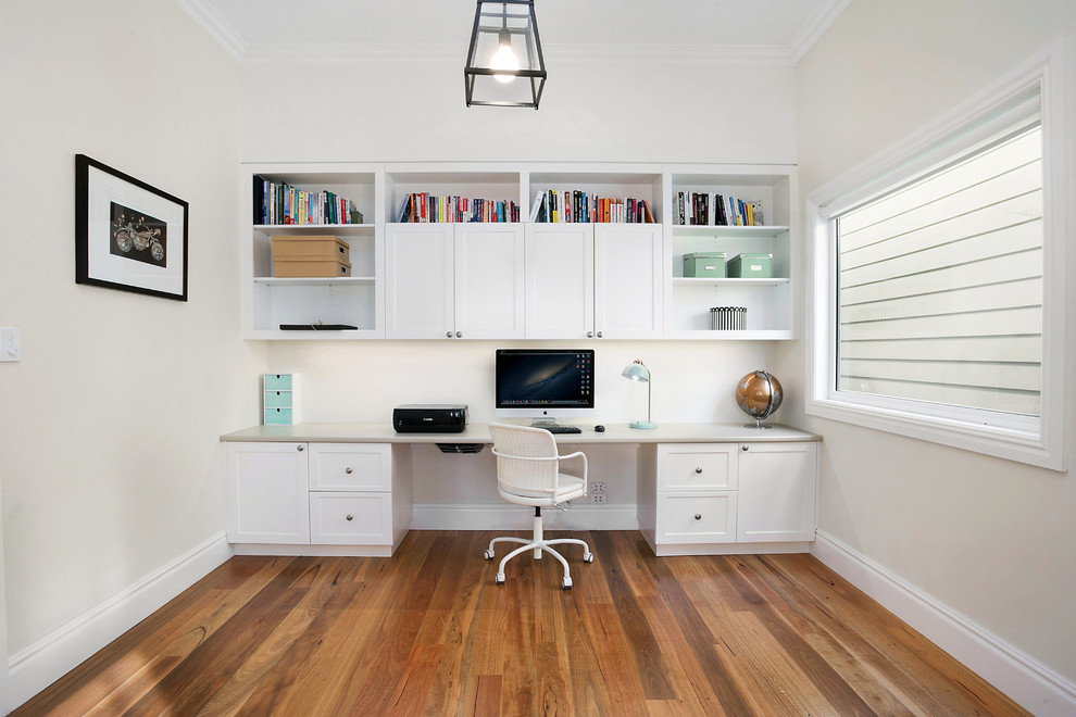 Inspiration for a contemporary home office in Sydney.