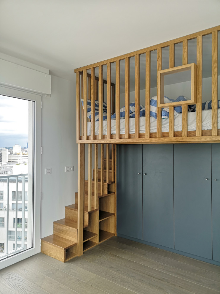 This is an example of a contemporary kids' room in Paris.