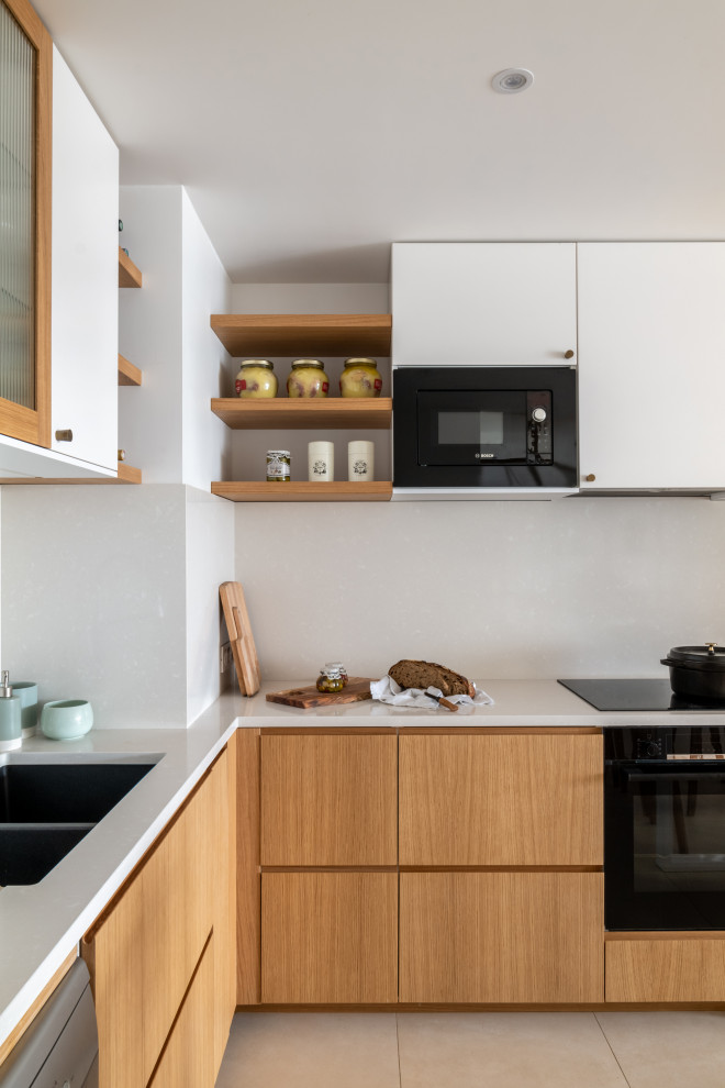 Kitchen - contemporary kitchen idea in Paris