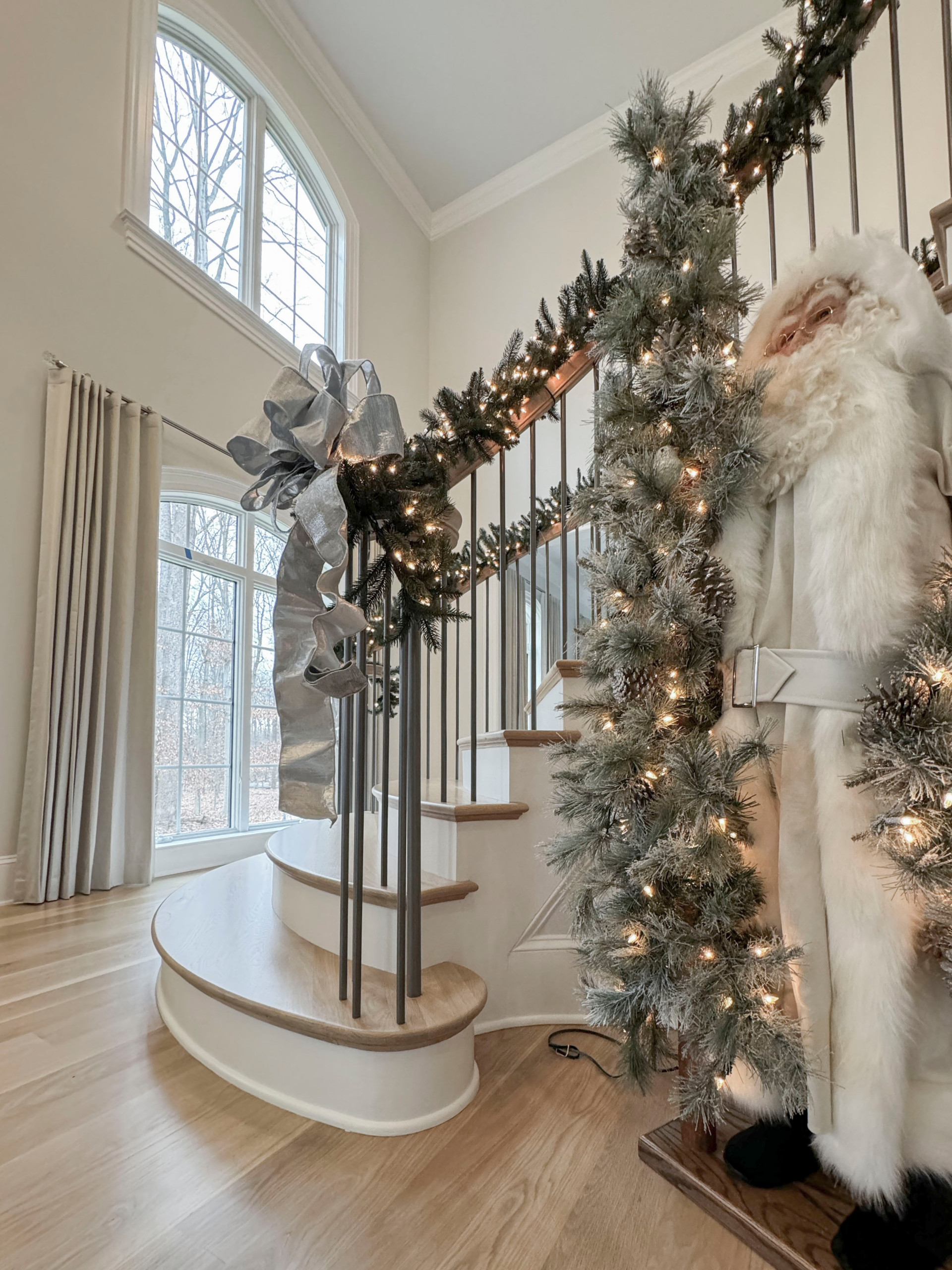 116_Elegant & Eye-catching Curved Staircase, Leesburg VA 20175