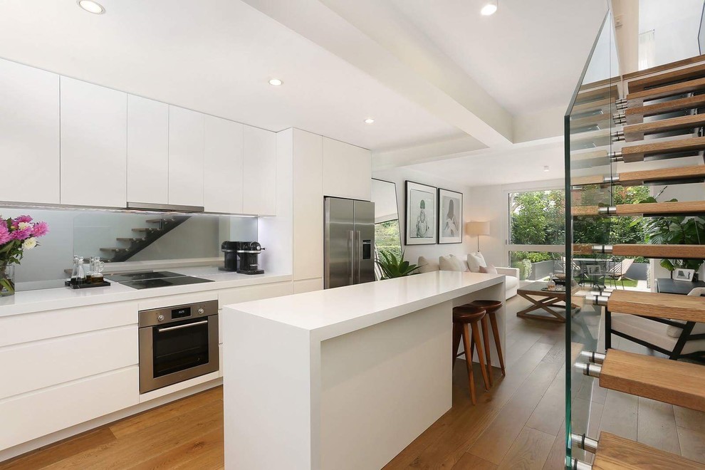 Photo of a modern kitchen in Sydney.