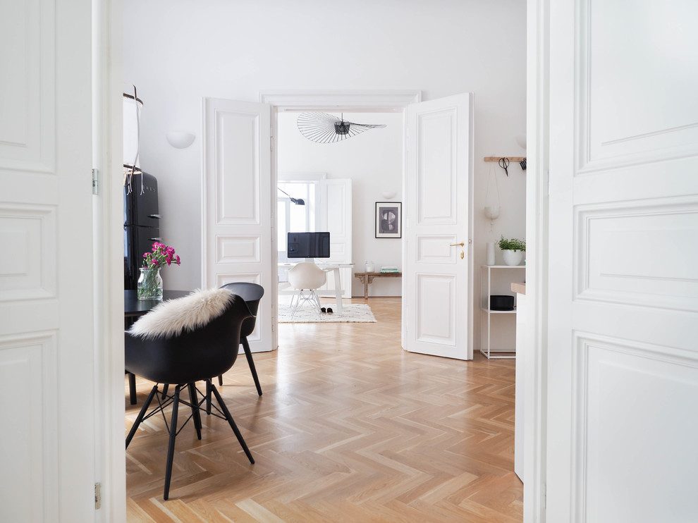 This is an example of a large scandinavian hallway in Hanover with white walls.