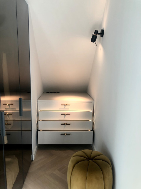 Kommode mit beleuchteten Schubladen in Dachschr&auml;ge contemporain-armoire-et-dressing