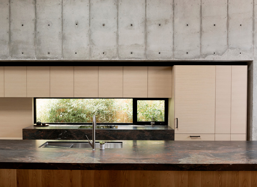 Kitchen - kitchen idea in Houston