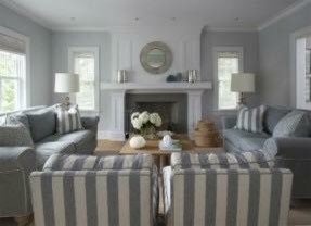 Example of a transitional home design design in Chicago
