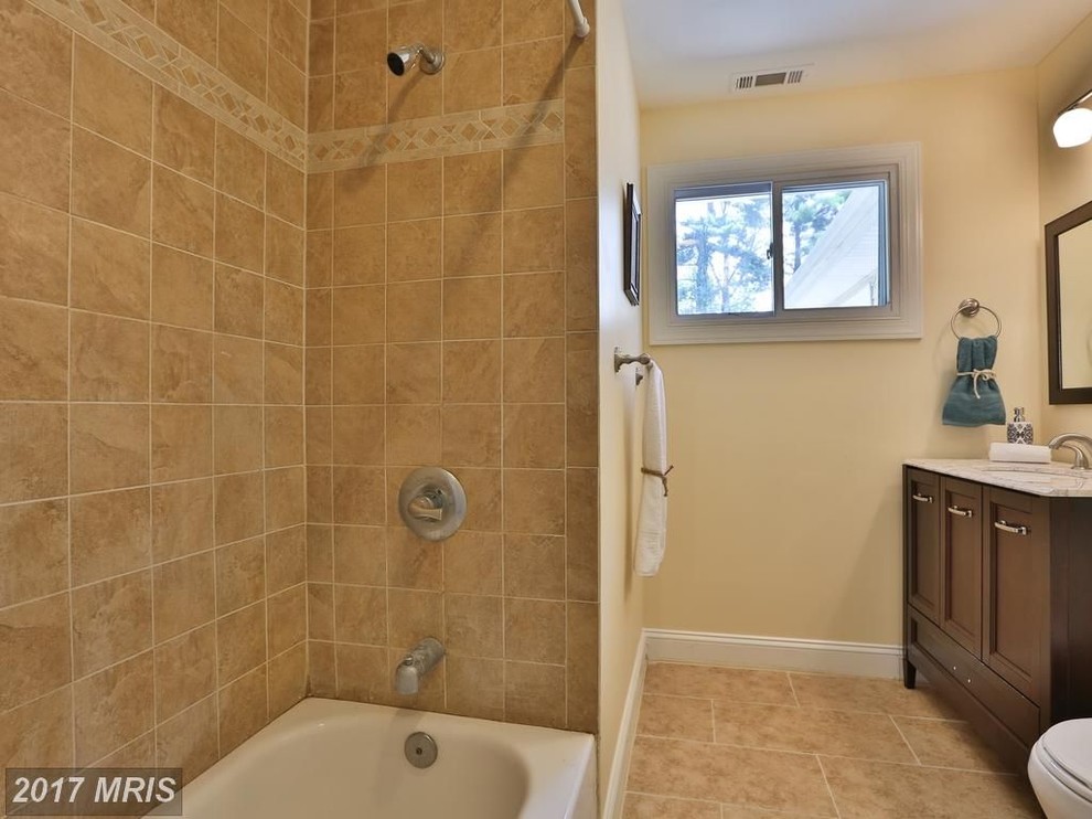 Example of a transitional bathroom design in DC Metro