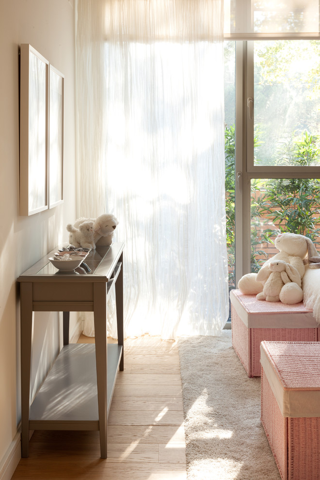 Inspiration for a mid-sized scandinavian kids' bedroom for kids 4-10 years old and girls in Madrid with beige walls.