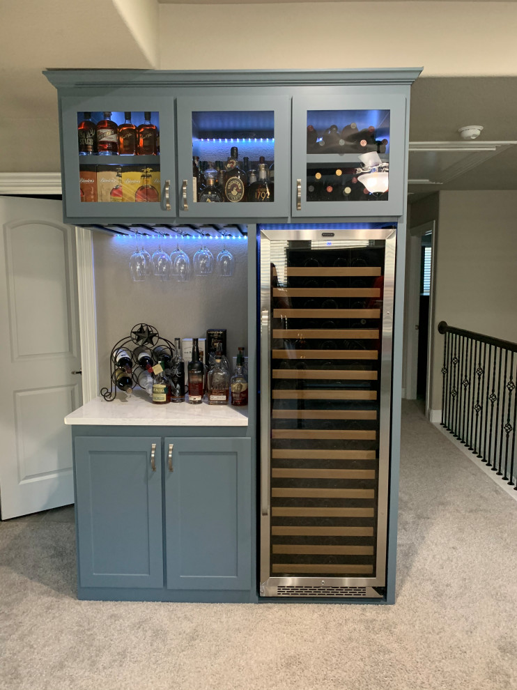Design ideas for a mid-sized modern single-wall home bar in Dallas with shaker cabinets, grey cabinets, quartz benchtops and white benchtop.