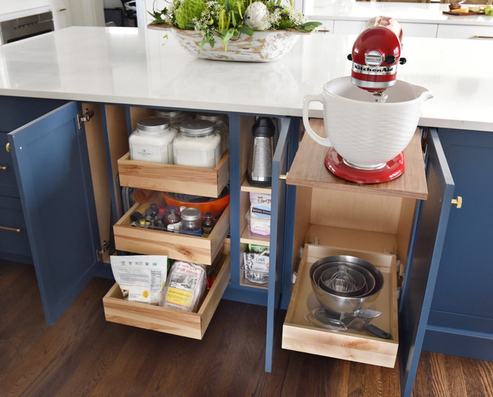 Kitchen - transitional kitchen idea in Cincinnati