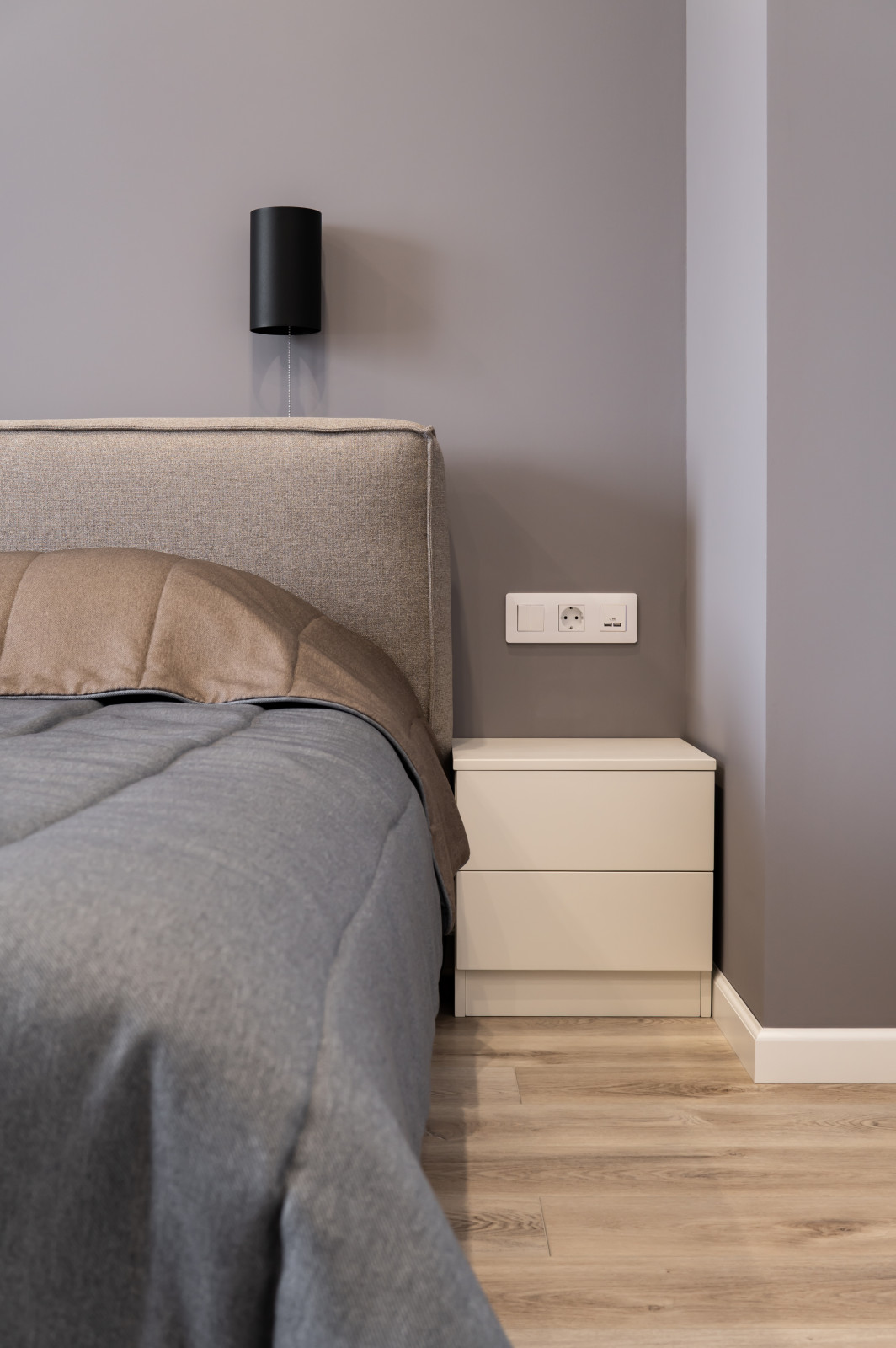 Teen boy bedroom in gray tones