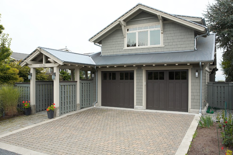Traditional garage in Seattle.