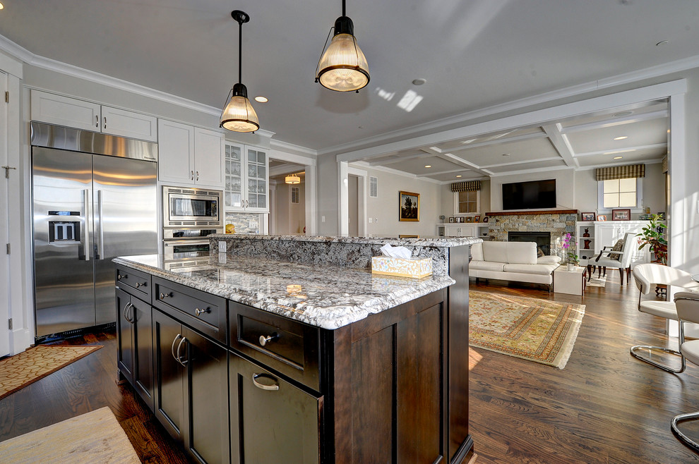Example of a transitional kitchen design in DC Metro