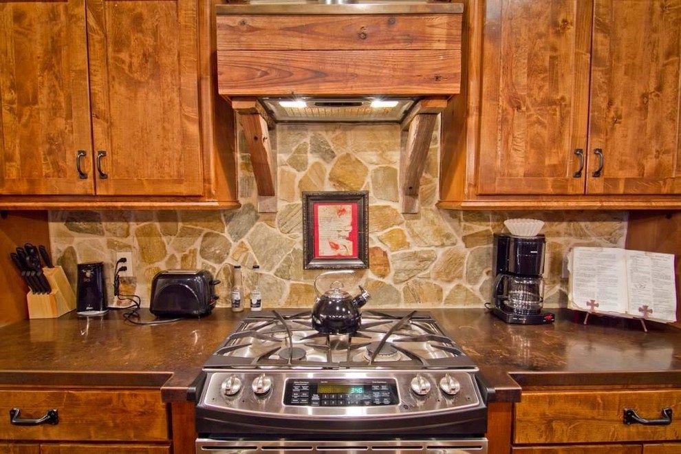 Kitchen - rustic kitchen idea in Dallas