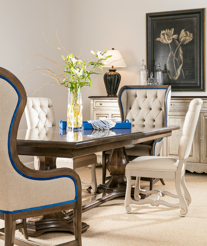 Transitional home design photo in Phoenix