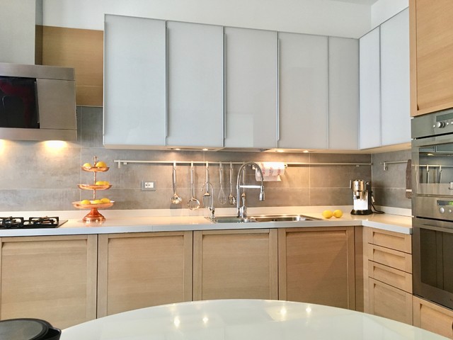 Esempio di una cucina design
