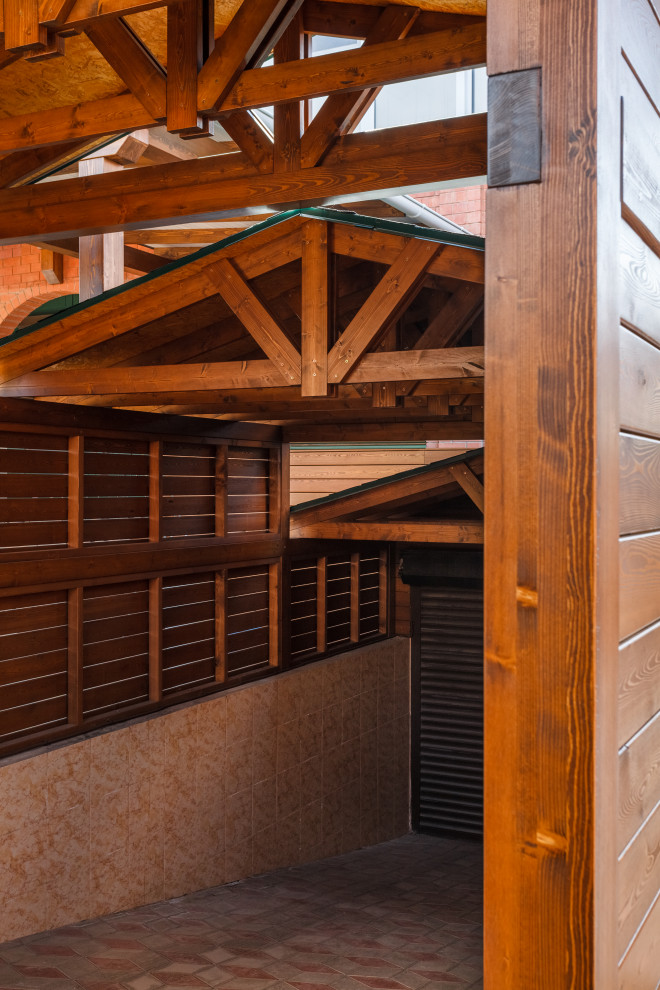 Заезд в гараж. Навес из натурального дерева.