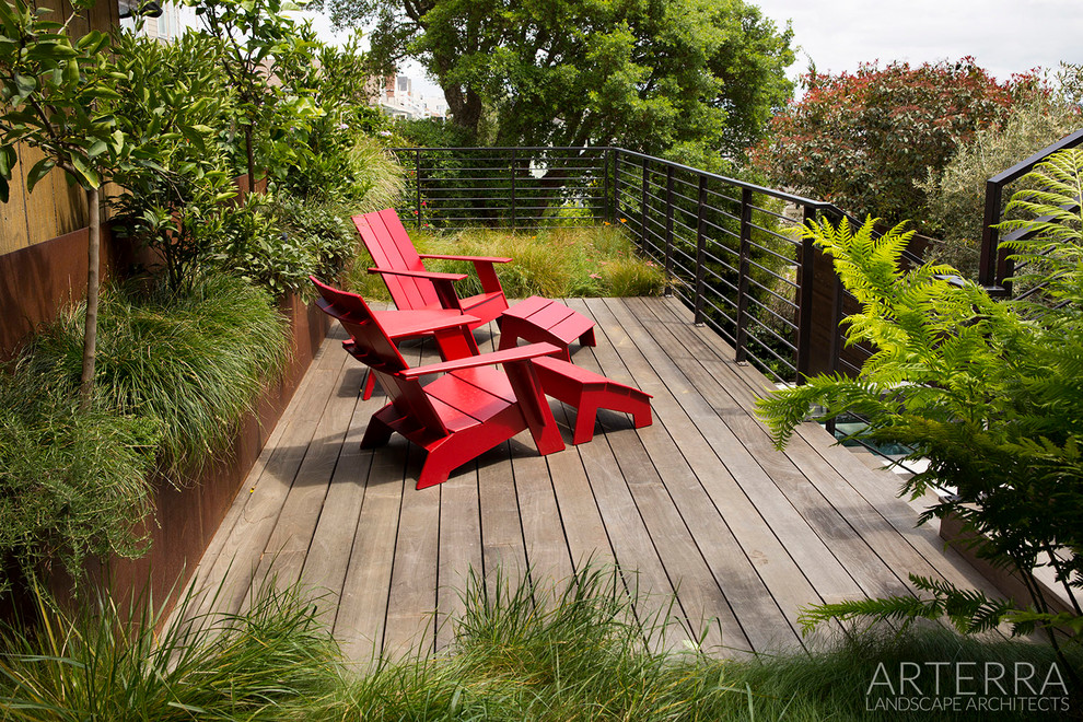 Design ideas for a contemporary backyard xeriscape in San Francisco with decking.