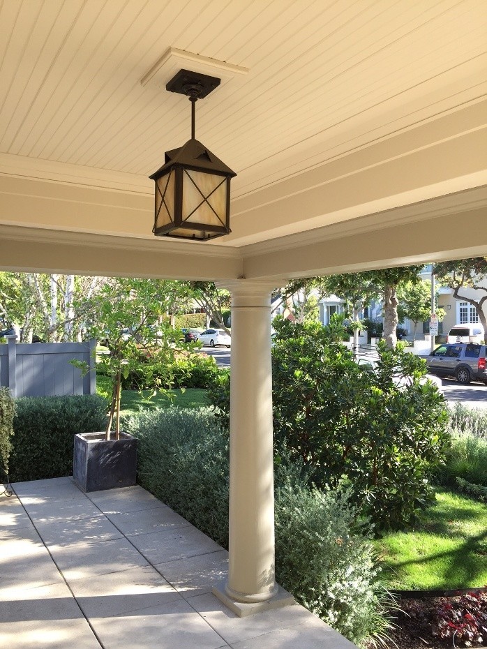 Design ideas for an arts and crafts verandah in Los Angeles.