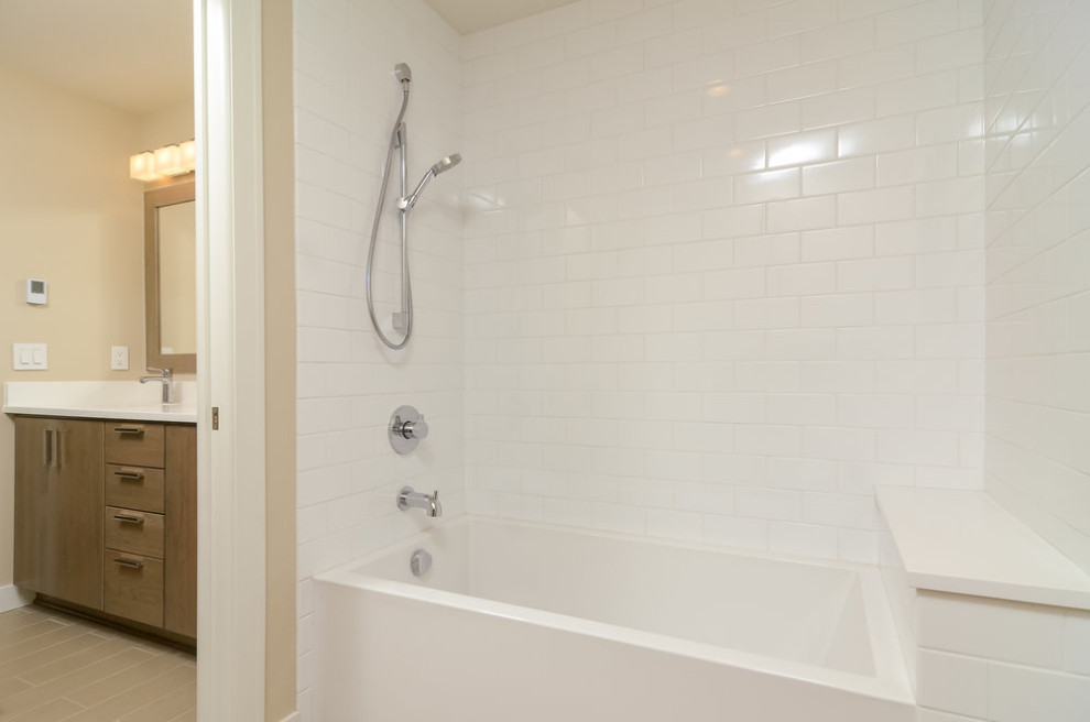 Example of a transitional bathroom design in Tampa