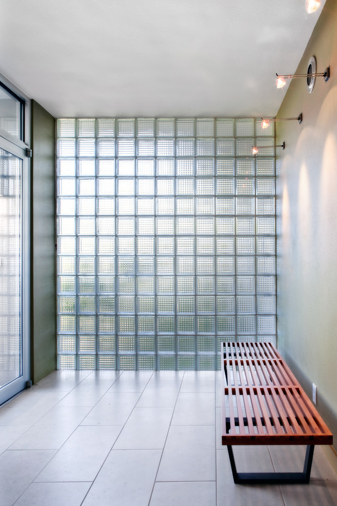 Design ideas for a contemporary entryway in Austin.