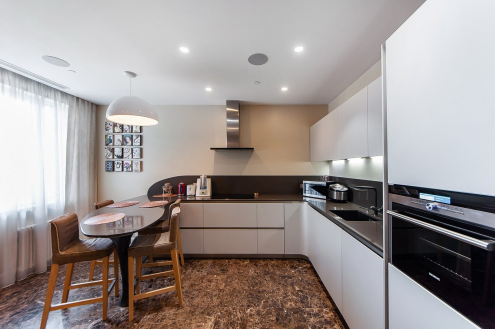 Ленинский 111