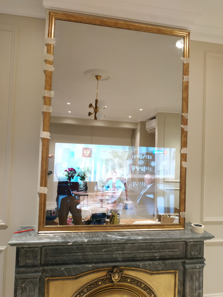 Теле-зеркало в гостиной