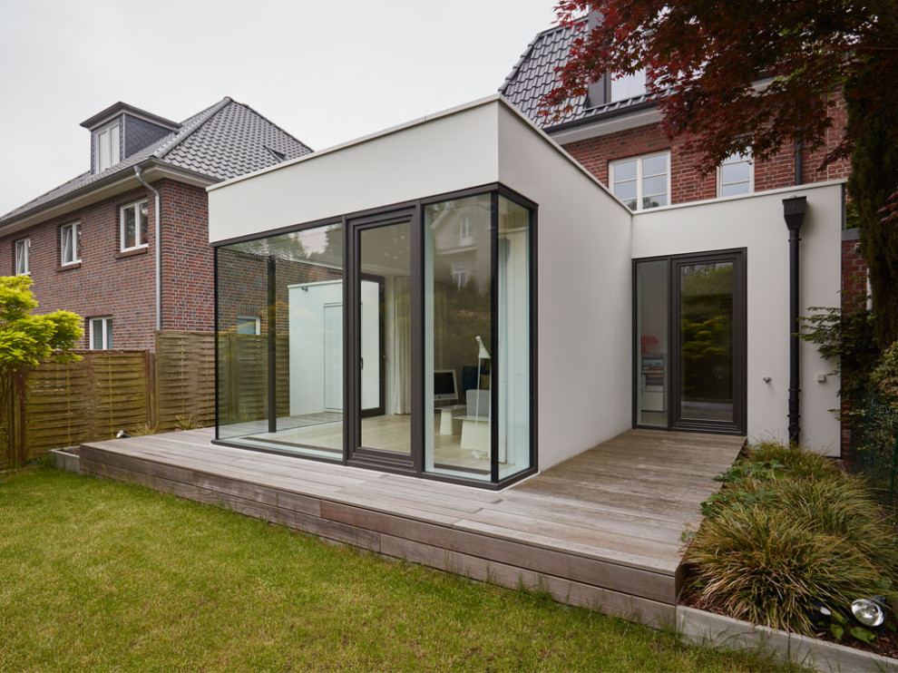 This is an example of a contemporary family room in Hamburg.