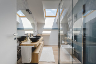 Светлый дизайн для маленькой ванны