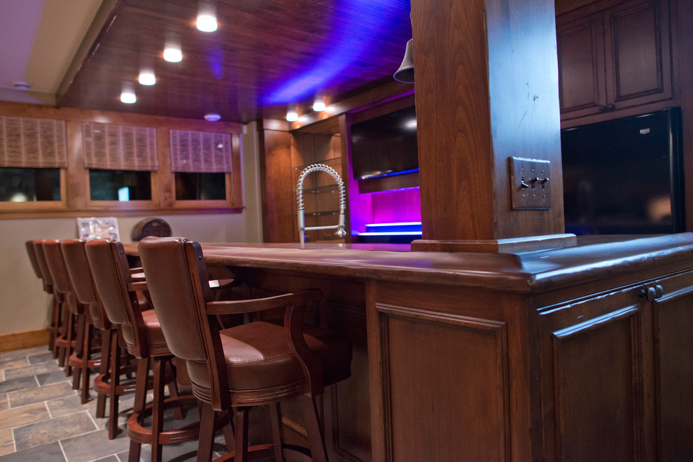 Inspiration for a rustic home design remodel in Minneapolis