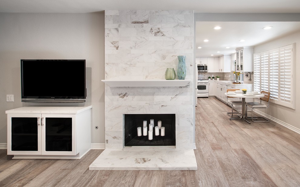 Kitchen - transitional kitchen idea in Orange County