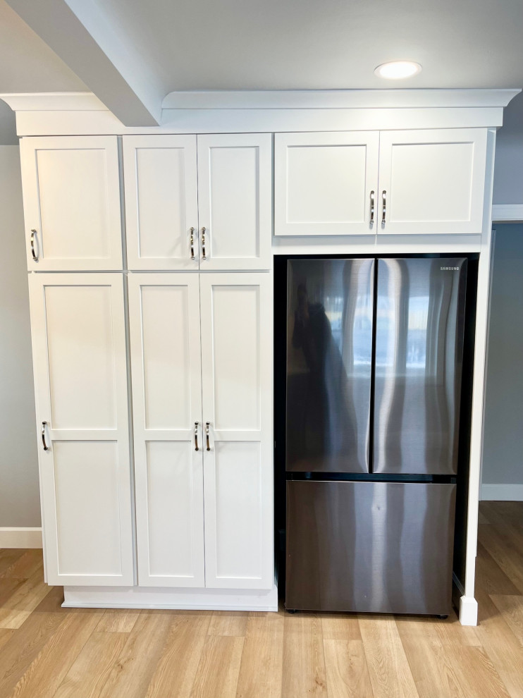 Kitchen - transitional kitchen idea