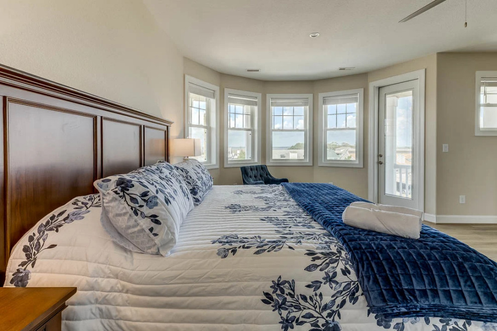 Dolphin Watch (2023)