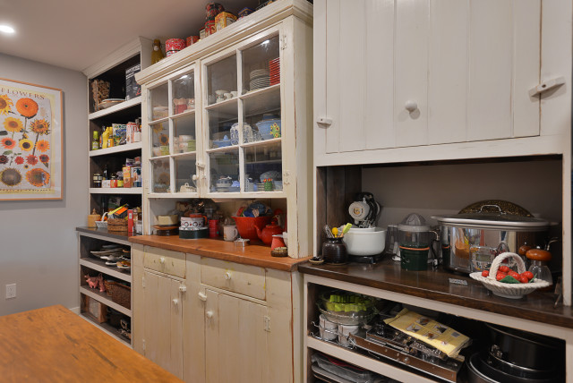 ROBERTA'S COTTAGE arts-and-crafts