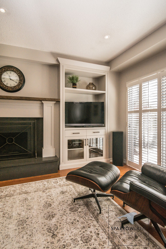 Home design - transitional home design idea in Toronto
