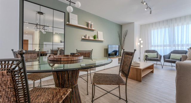 Verde que  te quiero verde coastal-dining-room