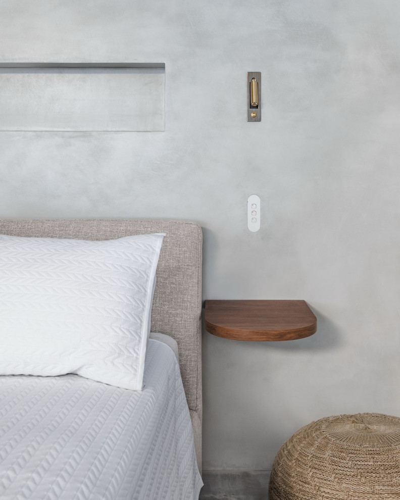 Матовая декоративная штукатурка и дерево: натуральный акцент в интерьере спальни