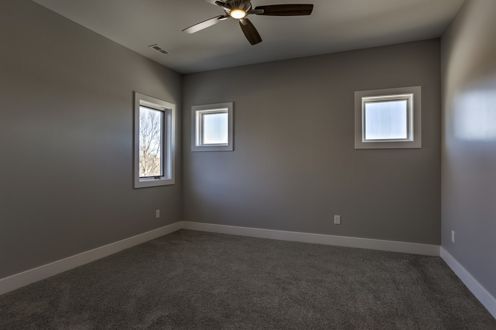 Example of a transitional home design design in Omaha