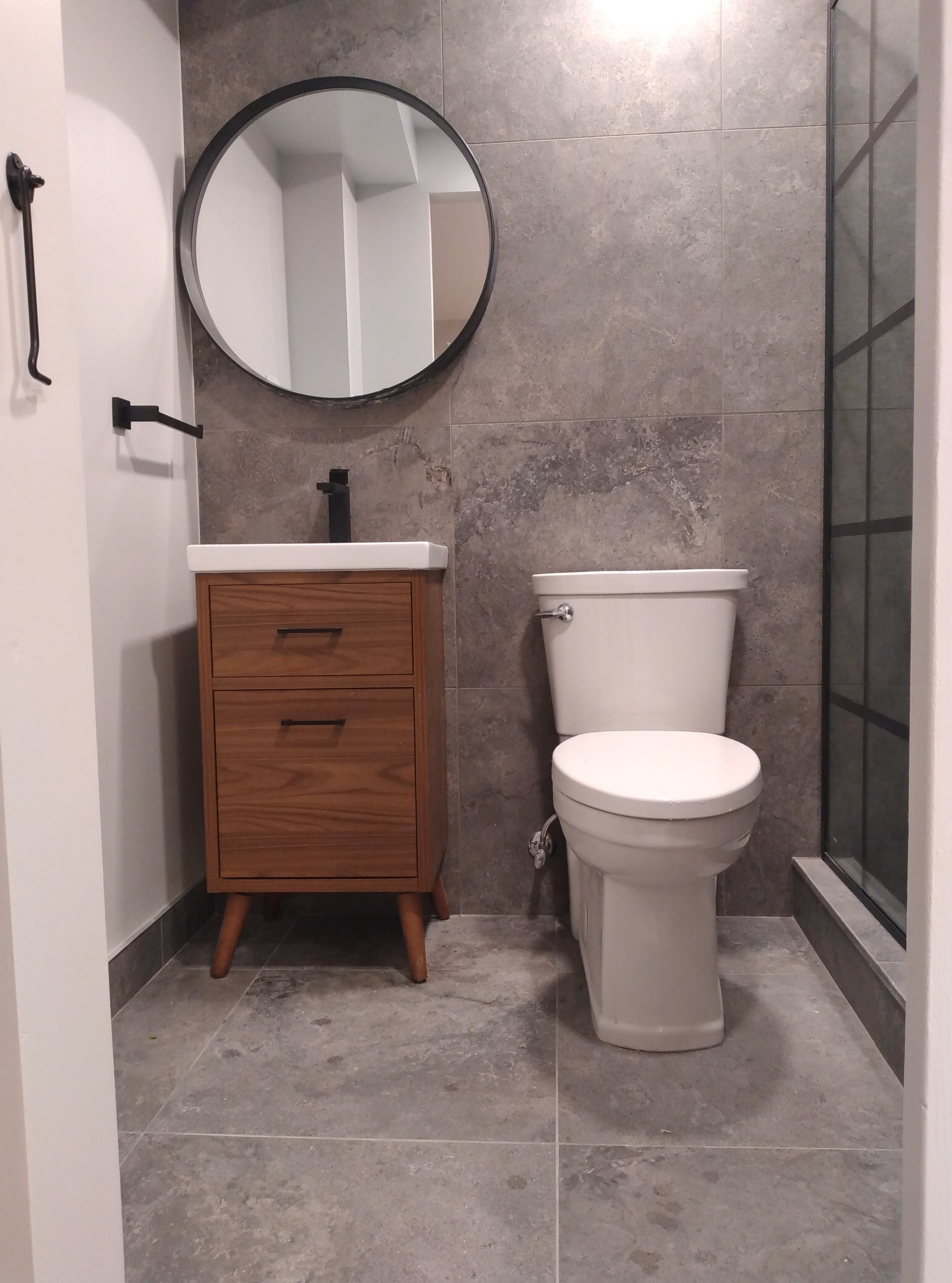 Example of a bathroom design in Toronto