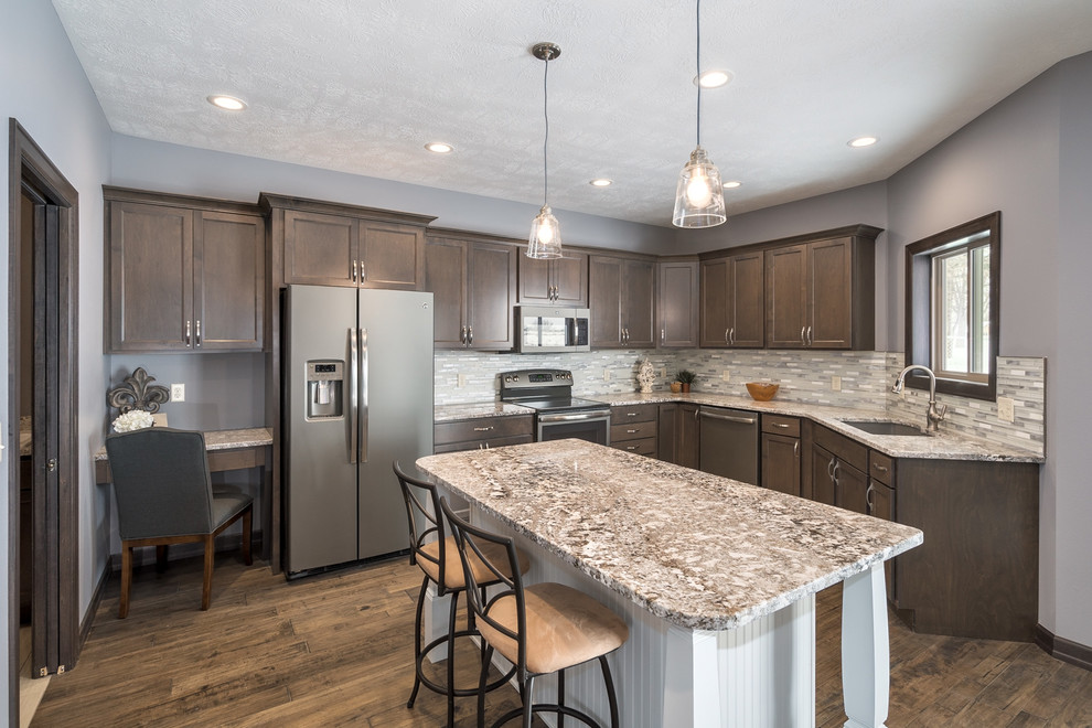 Kitchen - transitional kitchen idea