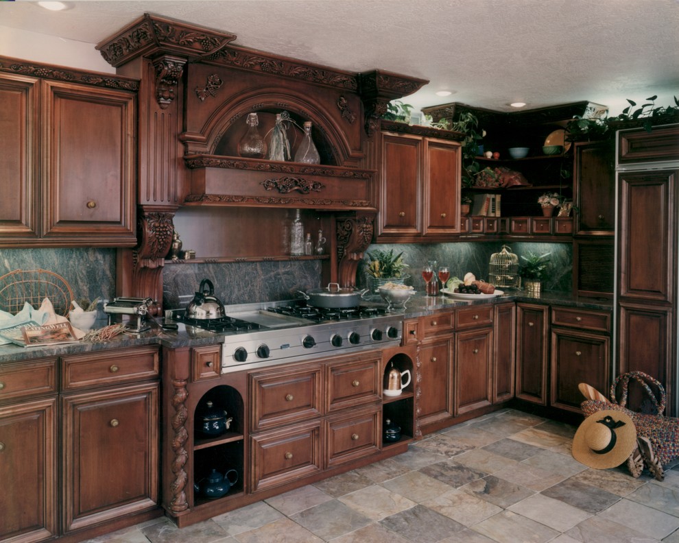 Photo of a traditional kitchen in Orlando.