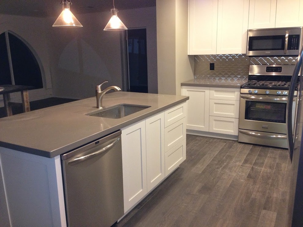 Transitional kitchen photo in Phoenix