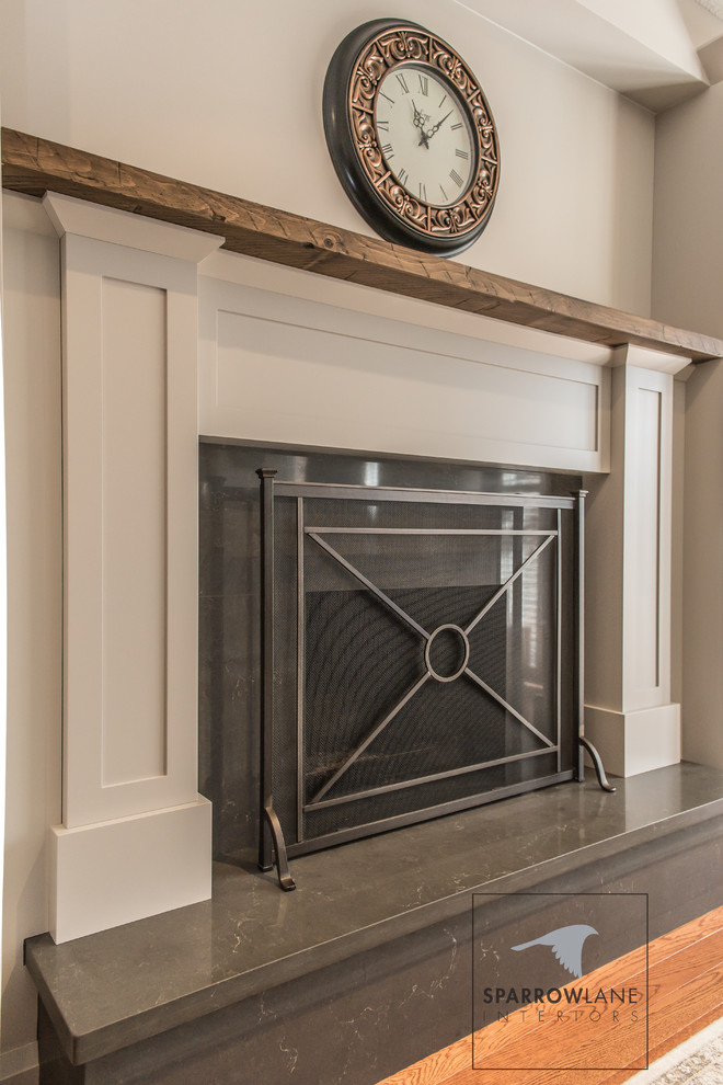 Transitional home design photo in Toronto