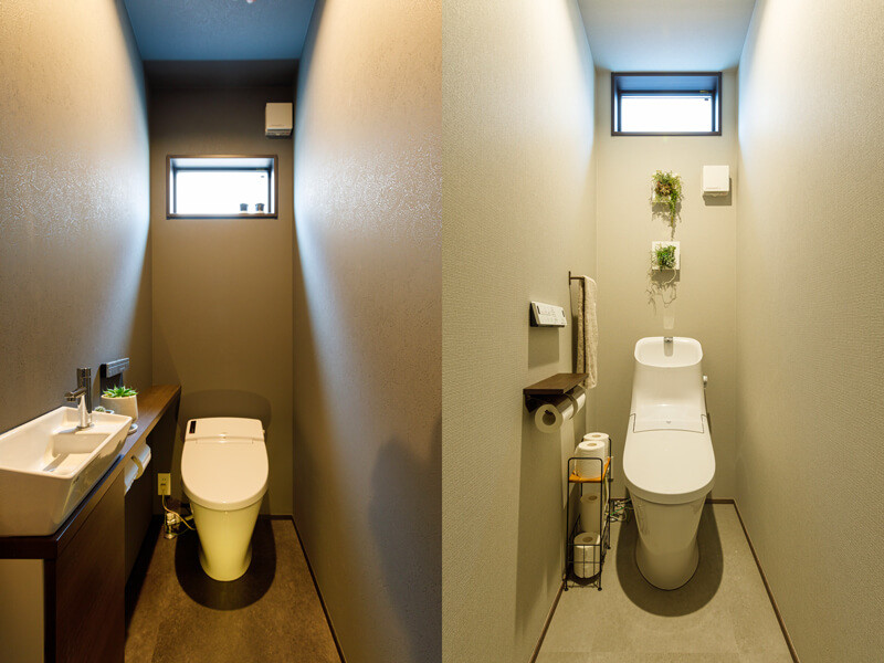 Exemple d'un WC et toilettes industriel avec un bidet, un carrelage beige, un mur beige, une vasque, un plafond en papier peint et du papier peint.