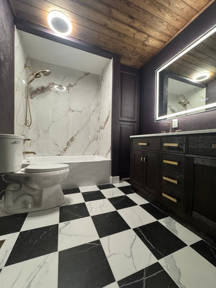 A Moody, Low-Maintenance Bathroom