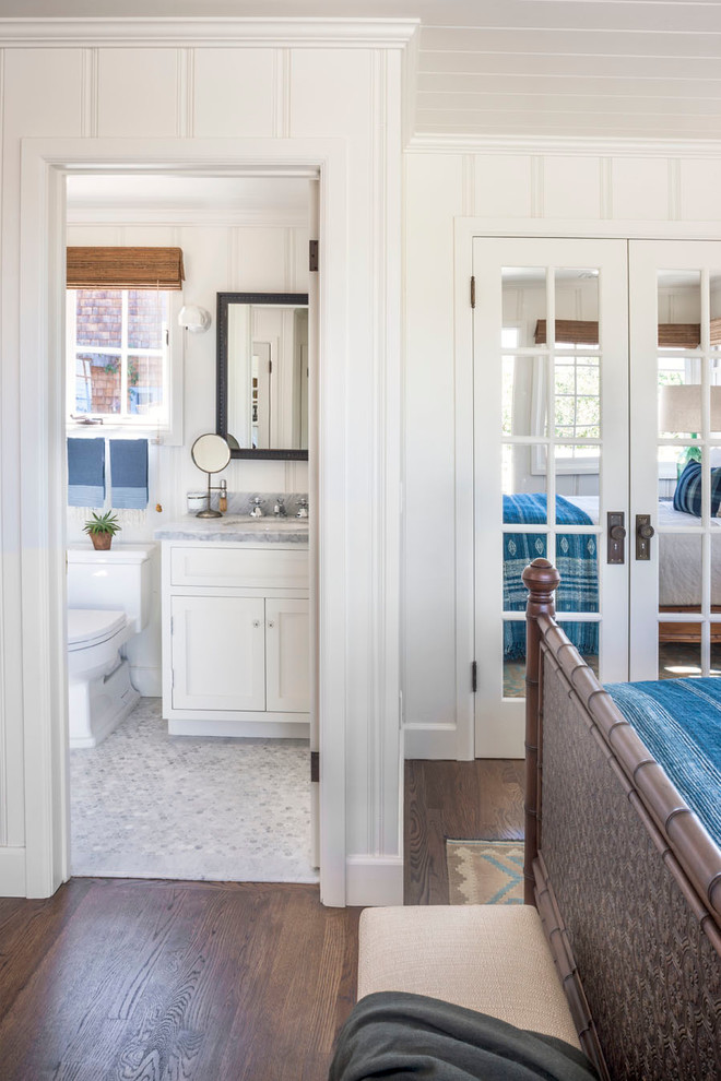 Beach style bathroom photo in Orange County