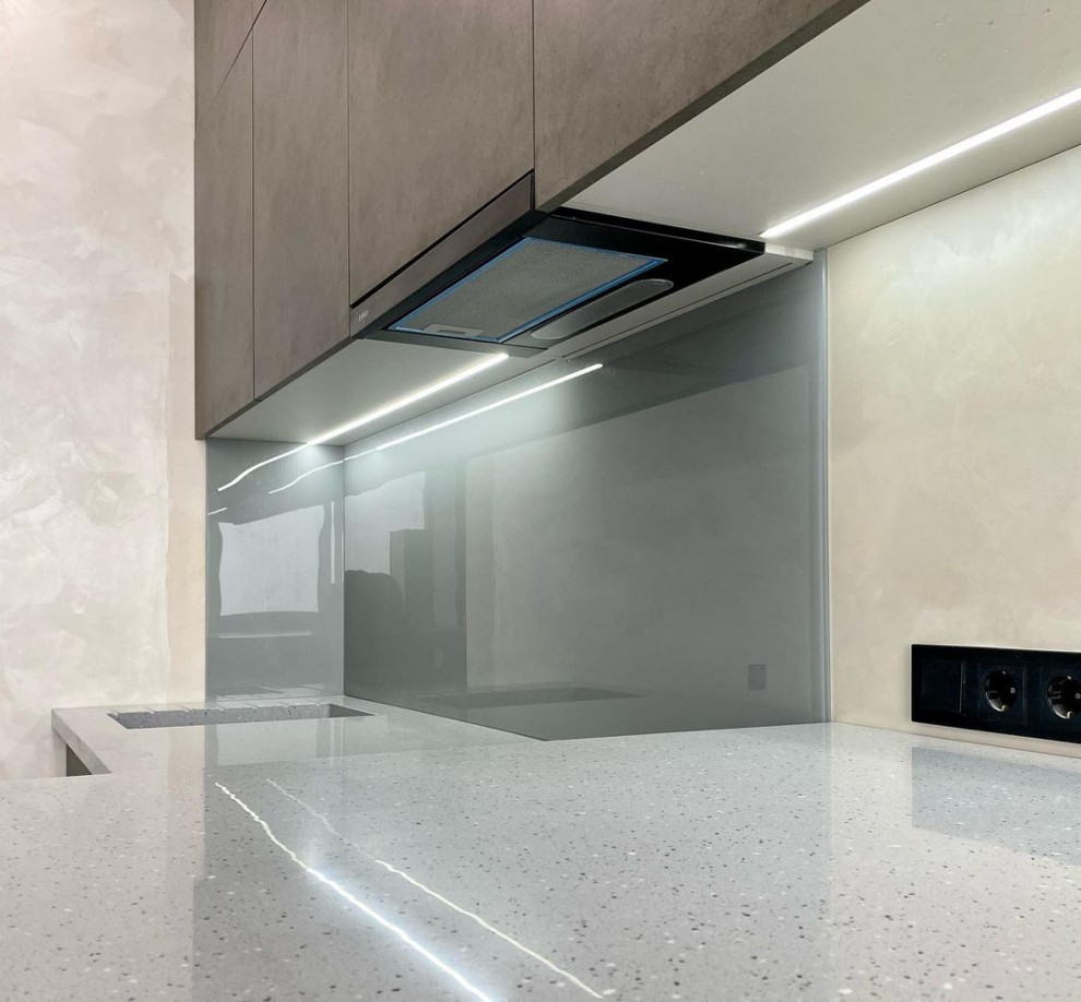 Небольшая красивая кухня на заказ